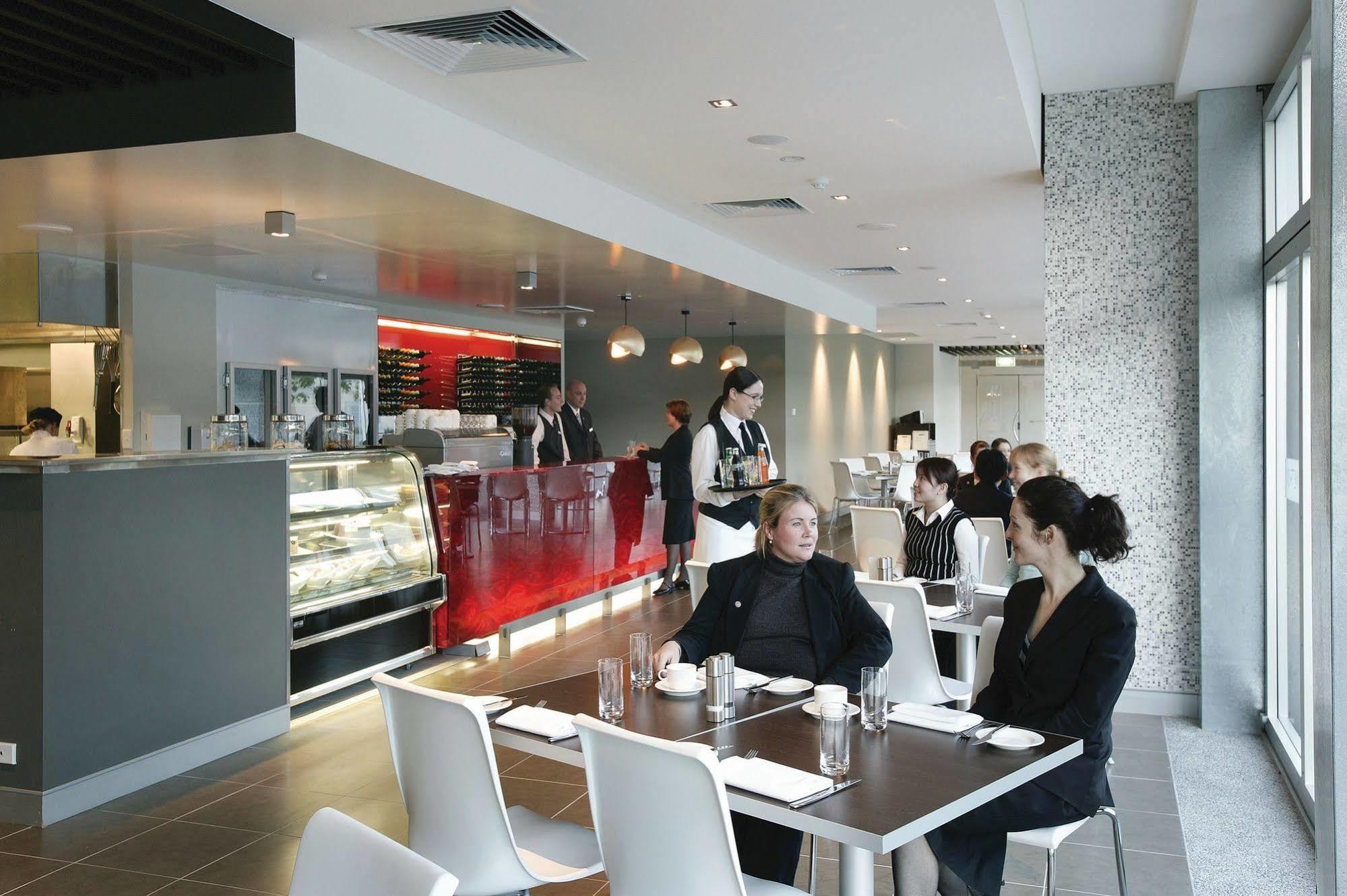 Adina Apartment Hotel Perth Esterno foto