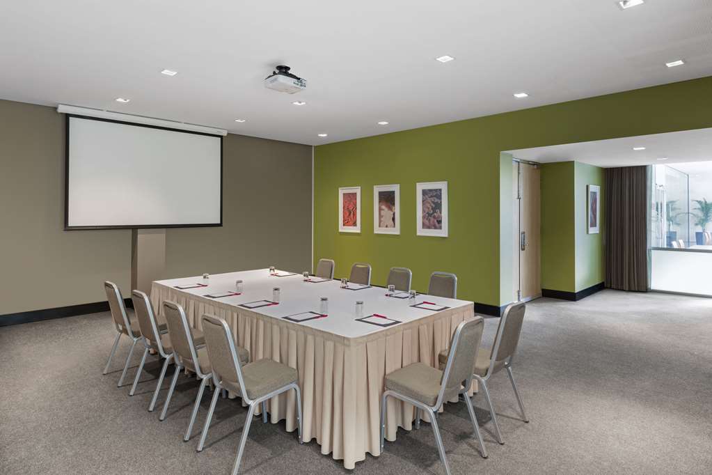 Adina Apartment Hotel Perth Servizi foto